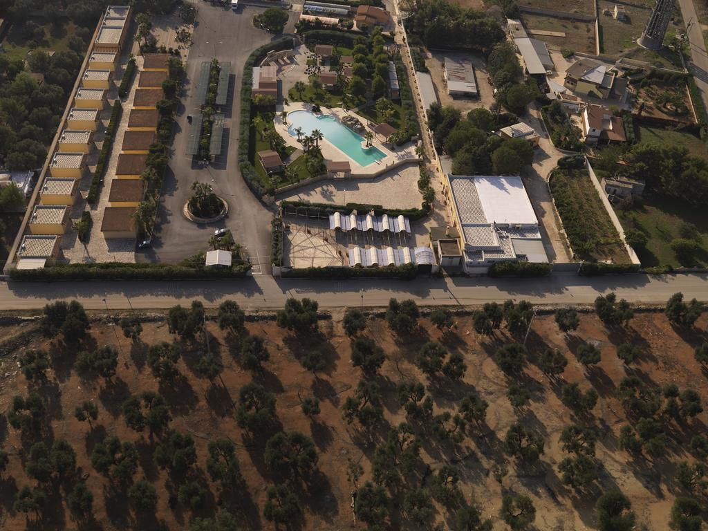 Villaggio Turistico Malibuu Мандурия Экстерьер фото